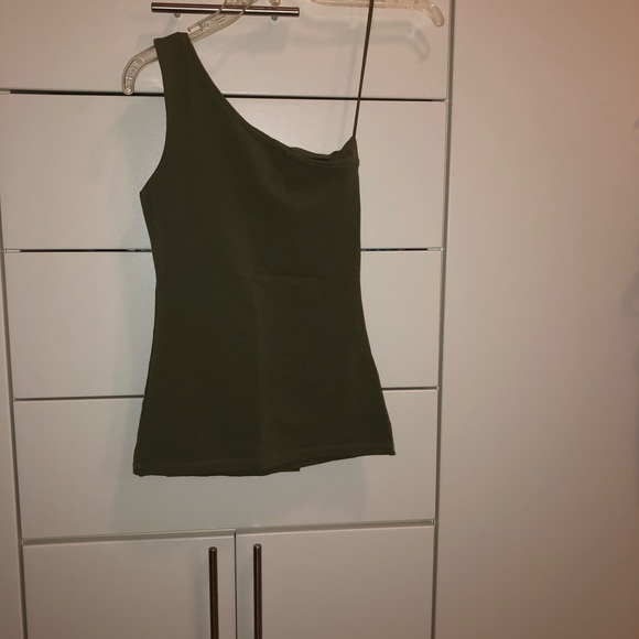 Express, one shoulder sparkle tank top. - Picture 3 of 5